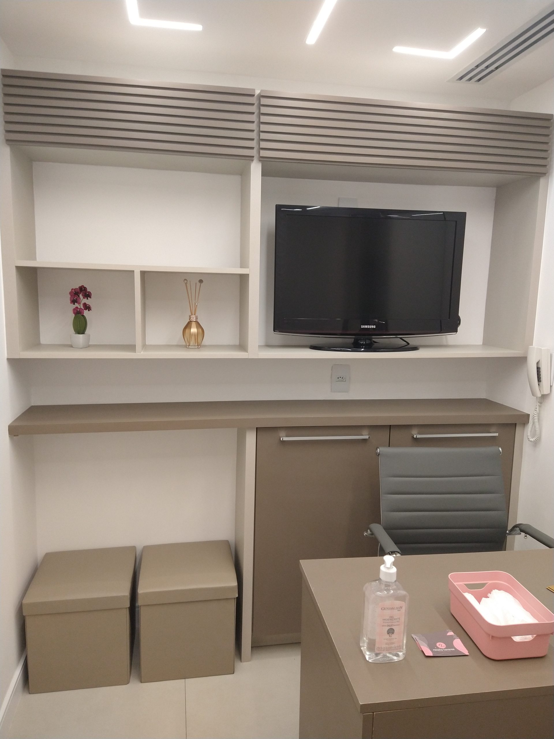 CONSULTÓRIO ODONTOLÓGICO - DR